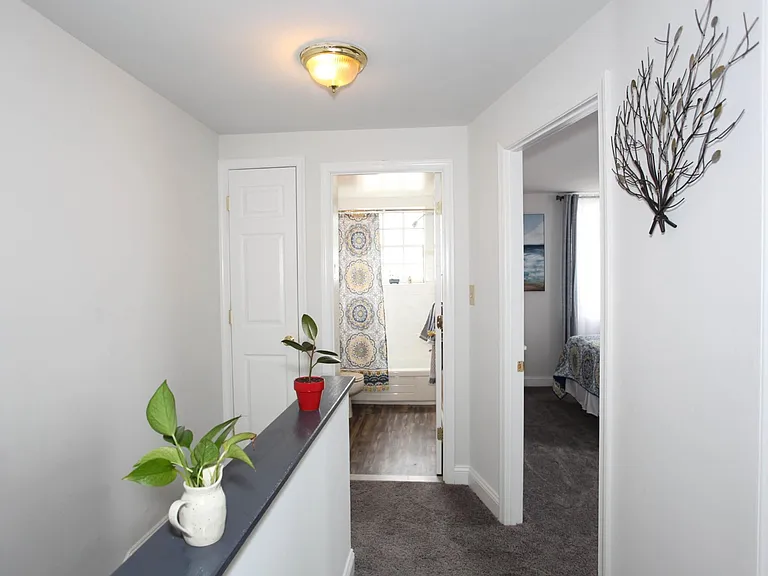 Hollinswood Townhouses — Photo 5