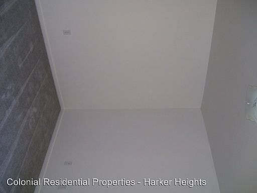 2nd image of 927 Ramblewood St