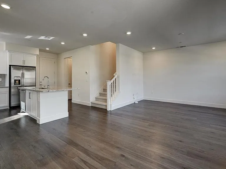 12101 Almeria Way — Photo 5
