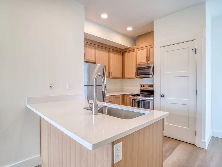 Luxury Apartment in Lincoln City! — Photo 10