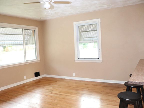 3rd image of 1149 Fairview Ave