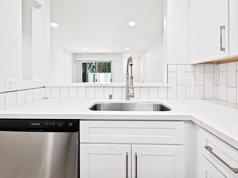 10376 Almayo Ave — Photo 52