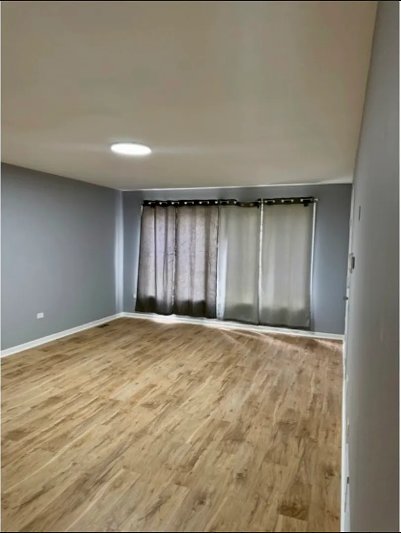 3 bed, 1100 sqft, $2,800 — Photo 3