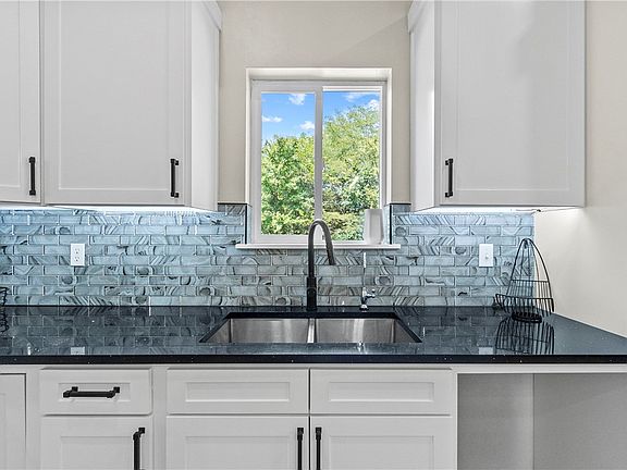 3rd image of 210 Rose Hill Dr