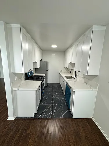 1200 N Laurel Ave #105 Photo 1