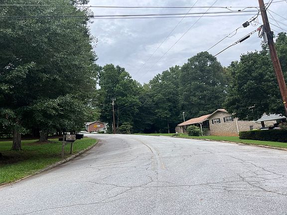 4th image of 1289 Lakewood Dr NE