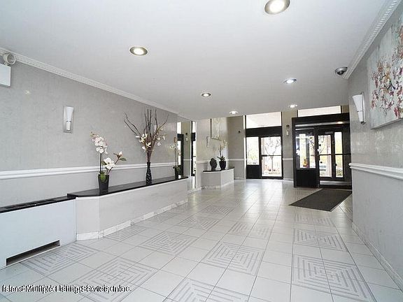 4th image of 175 Zoe St APT 1C