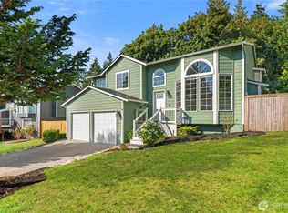 8119 Crown Ridge Blvd, Arlington, WA 98223
