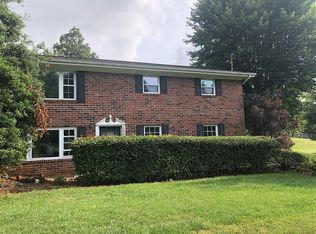 1034 Sunset Cir, Newport, TN 37821