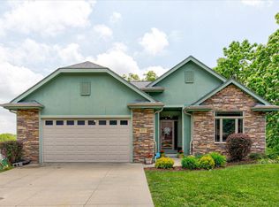 220 Shaley Cir, Council Bluffs, IA 51503