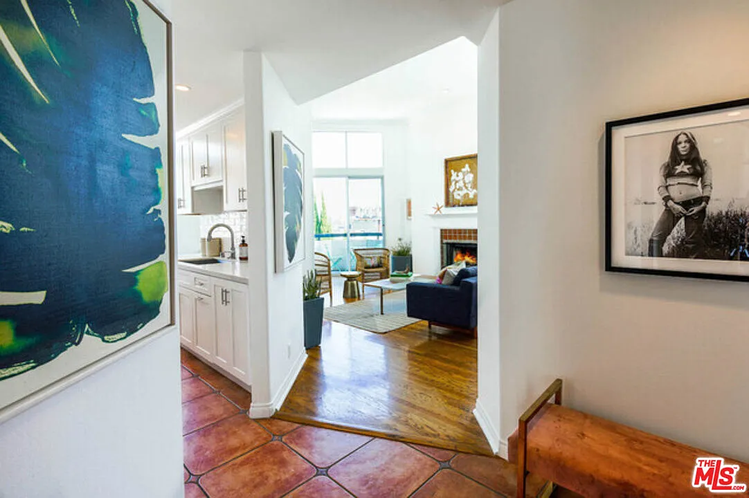 2 bed, 2.0 bath, 1280 sqft, $3,900 — Photo 3