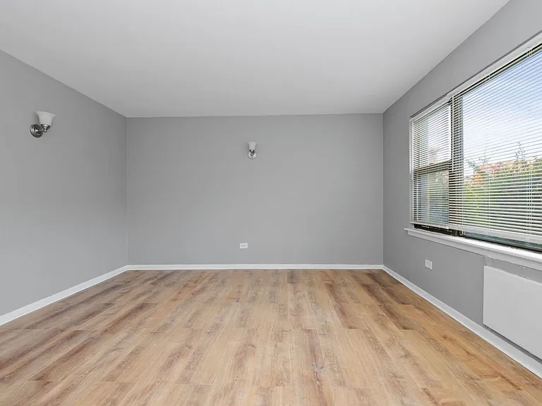 7900 S. Paxton Ave. — Photo 4