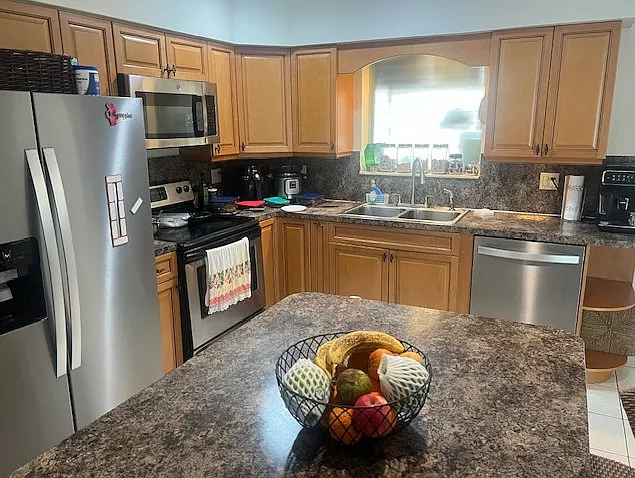 3 bed, 1796 sqft, $4,995 — Photo 2