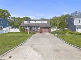 1125 Reilly St, Bay Shore, NY 11706