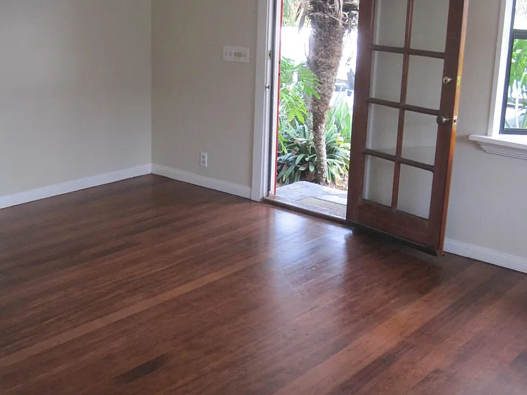 1768 Cable St — Photo 2