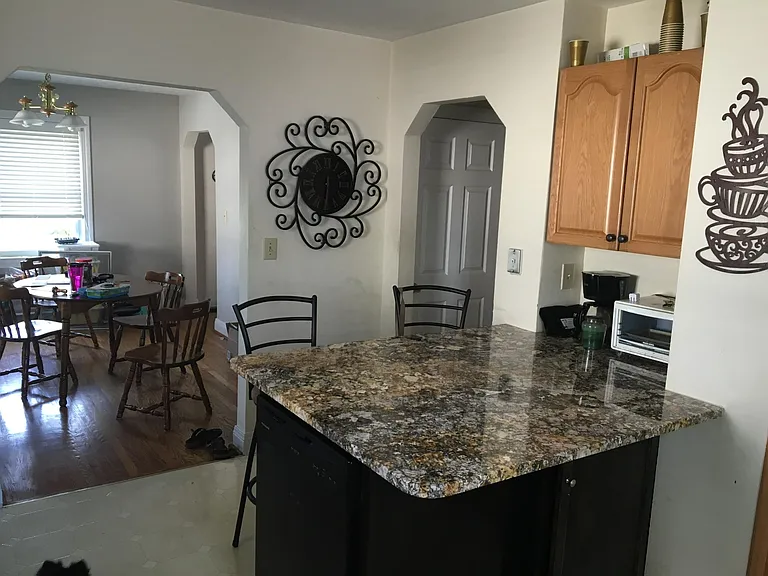 Eat-In Kitchen
