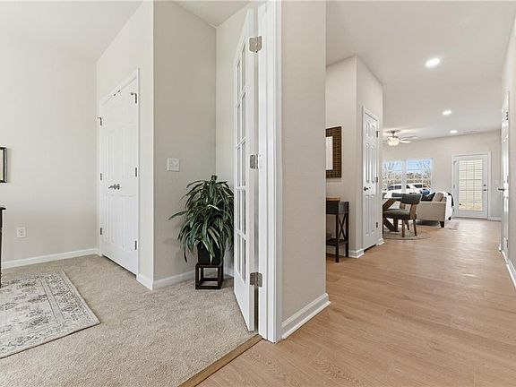 4th image of 893 Railroad Ave