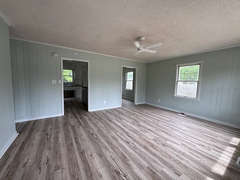 2301 Brookside Dr — Photo 2
