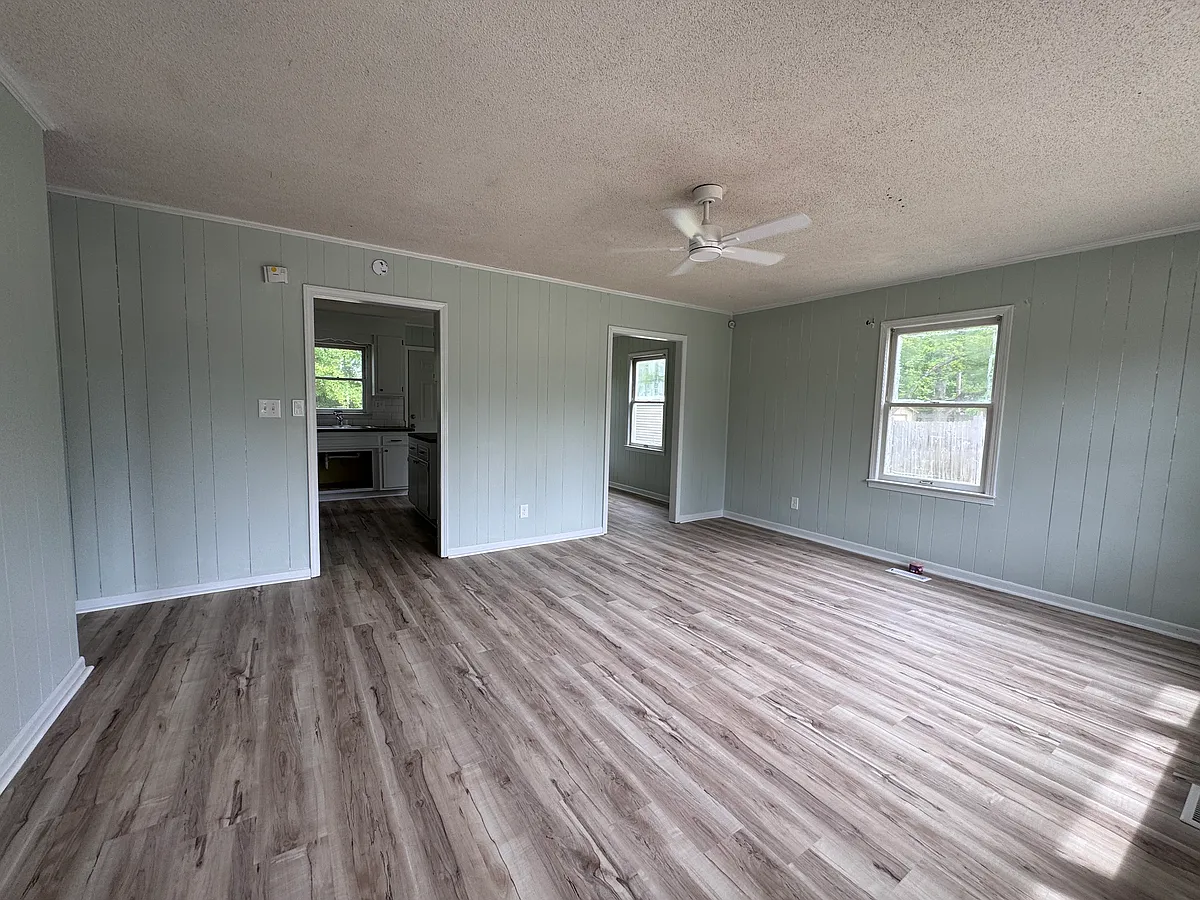 Building Photo - 2301 Brookside Dr