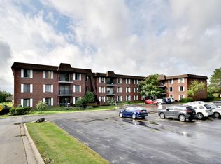 100 Clubhouse Ln APT 104, Lake Zurich, IL 60047