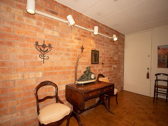 4th image of 630 Vernon Ave APT 5