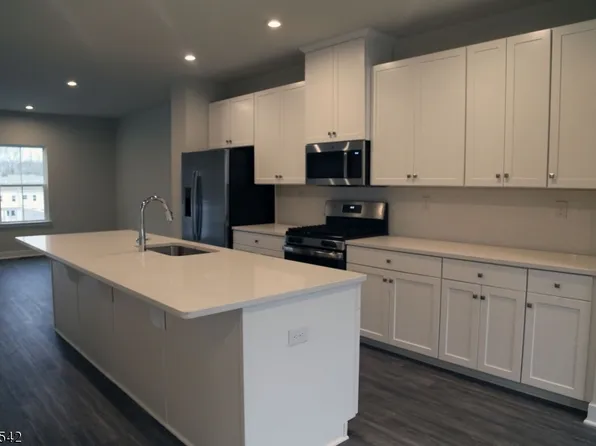 27 Clausen Ct, Mount Olive Twp., NJ 07828