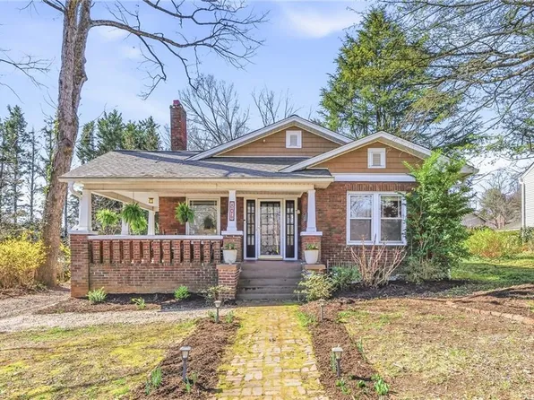 806 Granville Dr, Winston Salem, NC 27101