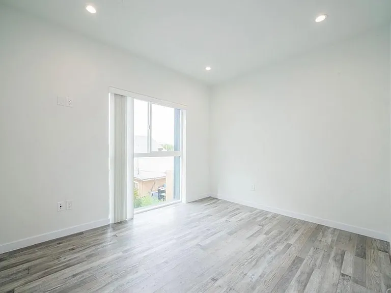632 N Boyle Ave — Photo 7