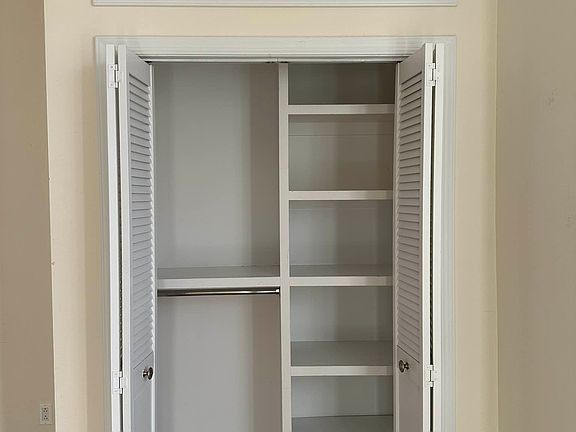 5th image of 285 W 4th St APT 9