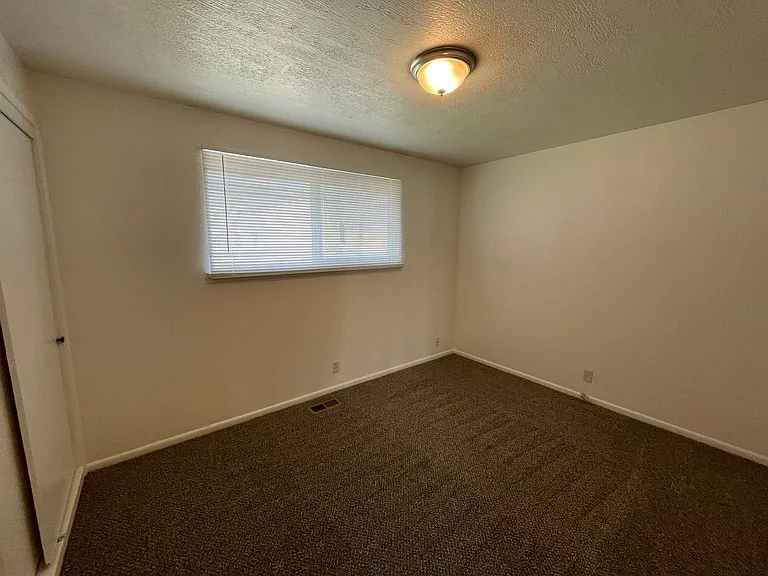 1019 W Lakeside Dr — Photo 13