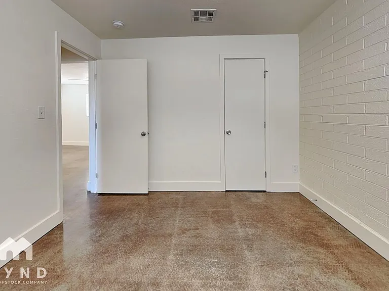4830 E Willetta St #8 — Photo 7