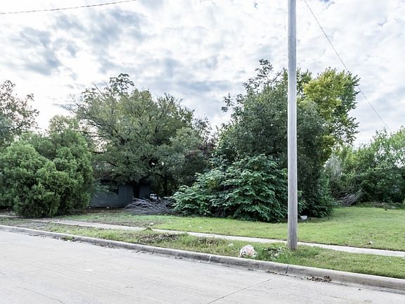 3rd image of 812 E Maddox Ave