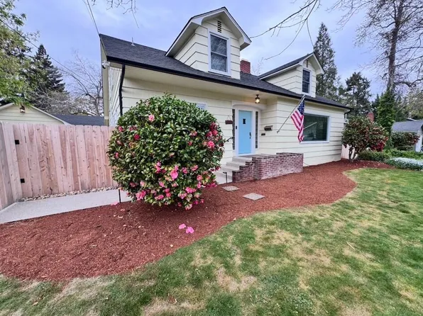 736 NW 3rd St, Grants Pass, OR 97526