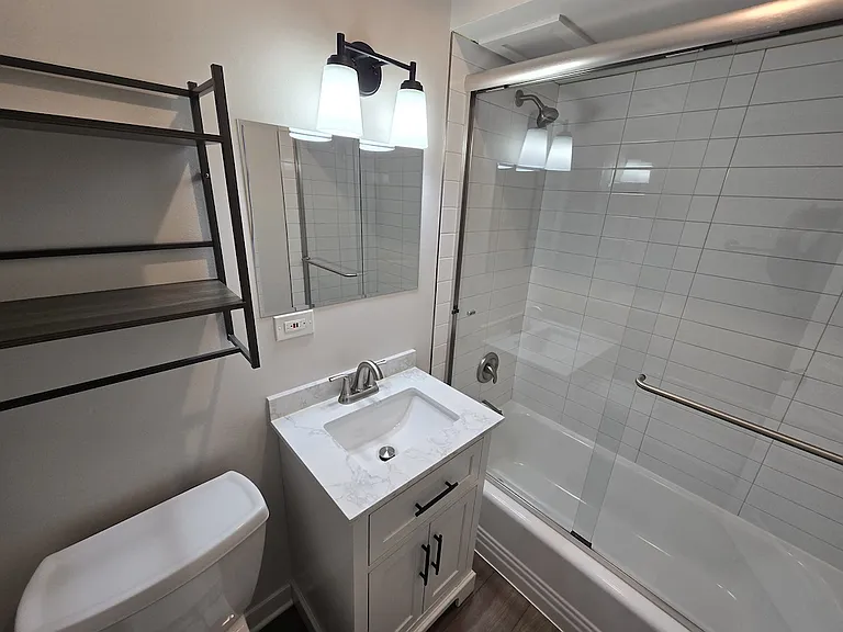 129 W Franklin Ave #3 — Photo 10