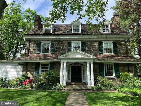 8215 Saint Martins Ln, Philadelphia, PA 19118