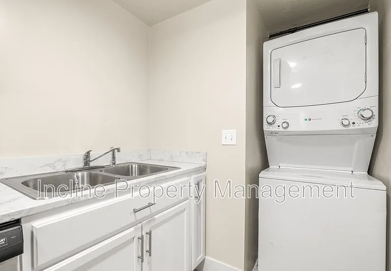 174 W Utah Ave — Photo 6