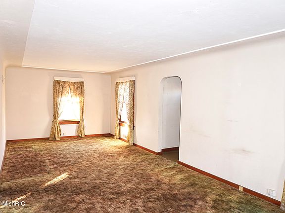 4th image of 1681 E Isabella Ave