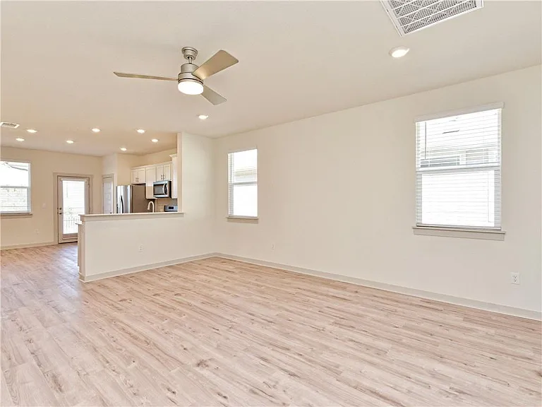 7512 Daves Landing Dr — Photo 4