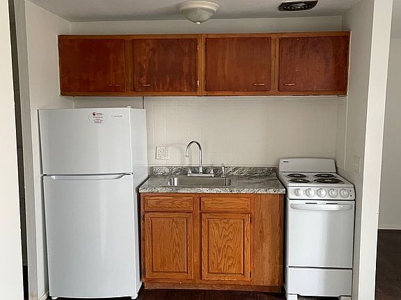 3rd image of 658 N Salina St APT 7