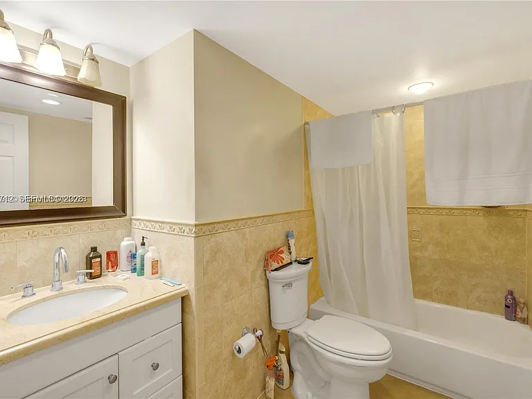 9125 SW 77th Ave #802 — Photo 8