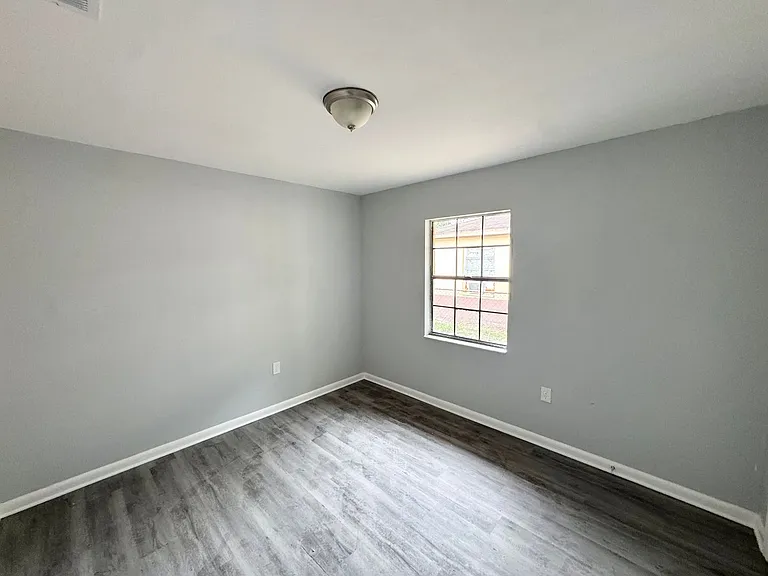 524 Montana Ave — Photo 3