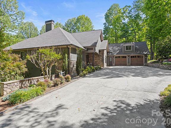 3rd image of 20 Fernridge Ct