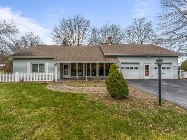 46 Easton Rd, Hermitage, PA 16148