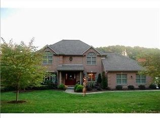 400 Meadowood Dr, Greensburg, PA 15601