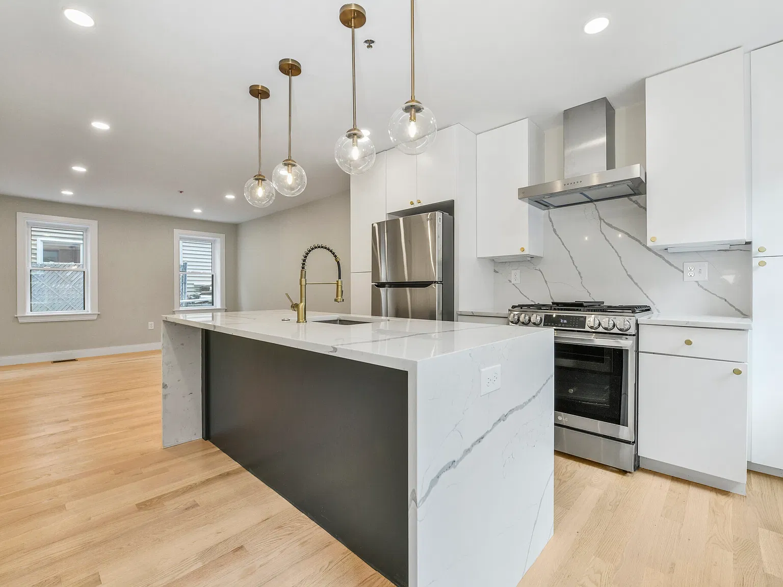 2 bed, 2.5 bath, 1200 sqft, $3,700 — Photo 1