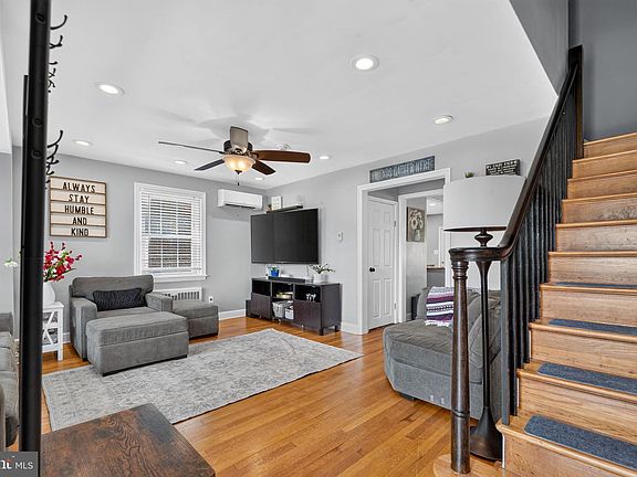2nd image of 1811 Oak St