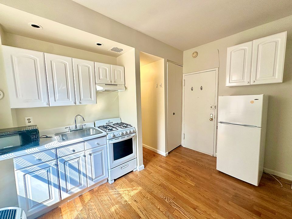 2nd image of 11 E 32nd St APT 10D