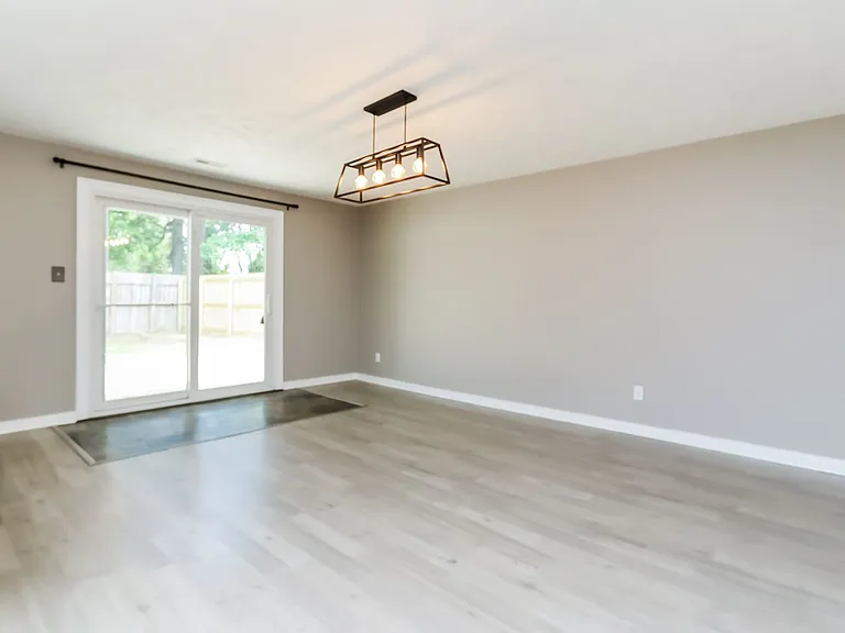 531 Ashwood Dr — Photo 6