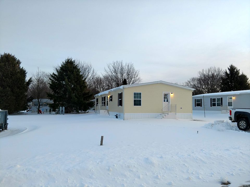 1st image of 381 Rosebay St