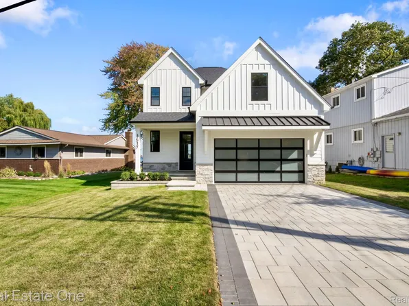 1517 Kessler Ave, Keego Harbor, MI 48320